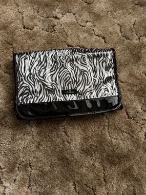 Modella Black & White Zebra Patent Cosmetic Case

Hanging Toiletry Bag